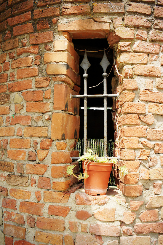 Le Colonie: The eerie bricked well