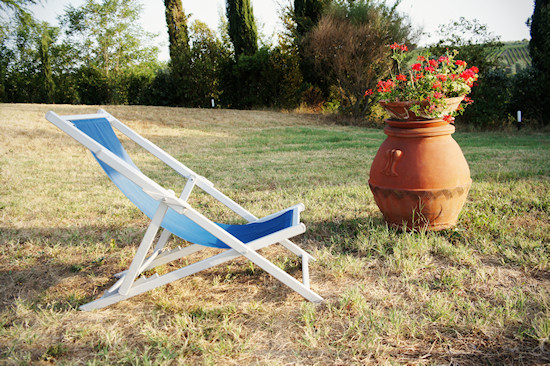 Le Colonie Garden with deck chair and flower pot