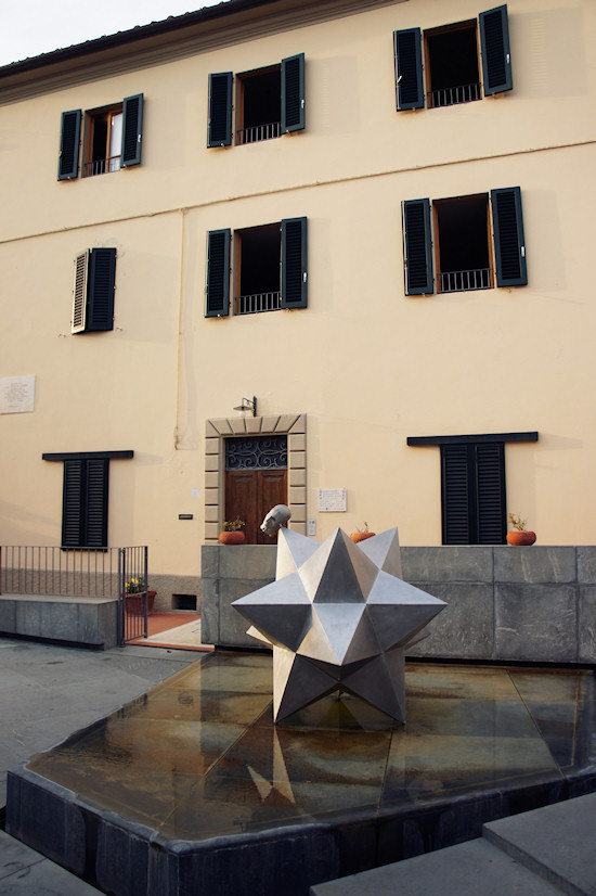 Piazza dei Guidi, Vinci, Italy