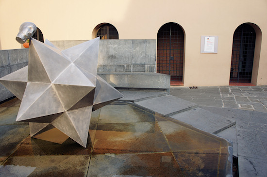 Polyhedron and entrance to the Leonardo da Vinci Museum