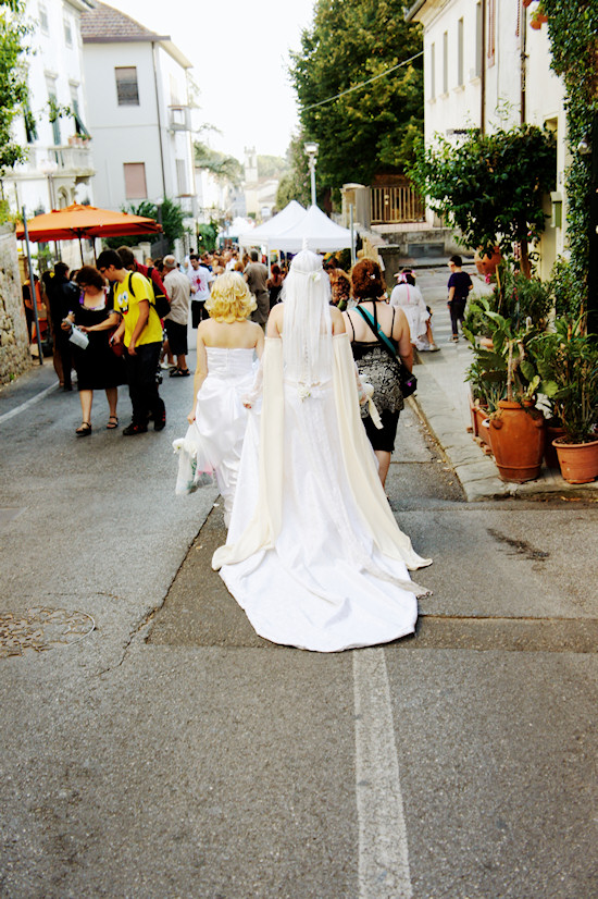 White Unicorn Robe Street View @ Unicorn Festival 2012 / Festa dell'Unicorno / Vinci