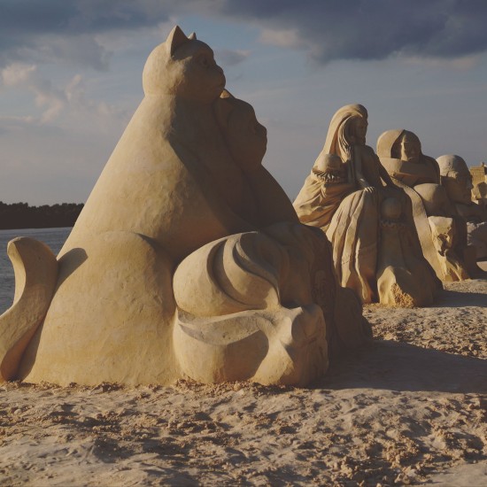 "Black Cat, White Cat" sand sculpture by Jakub Zimacek (Czech Republic) @ Ruse Sandfest 2015