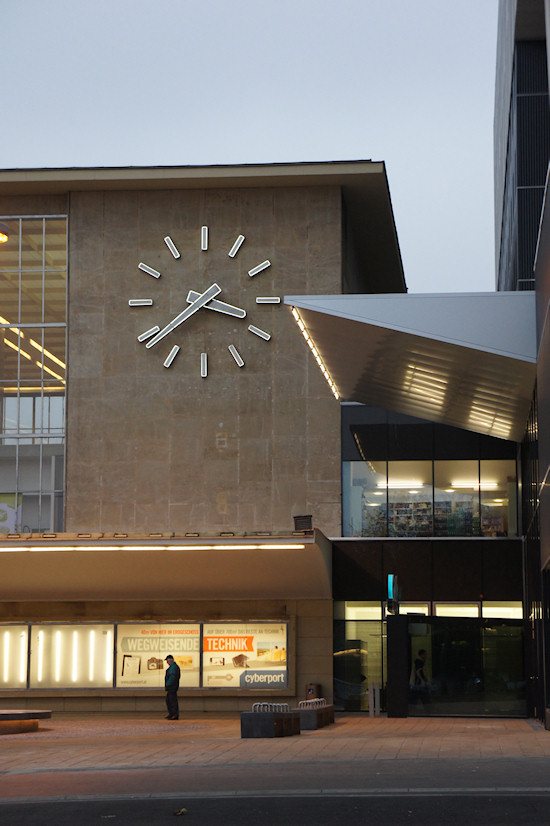 BahnhofCity Wien West: Uhr